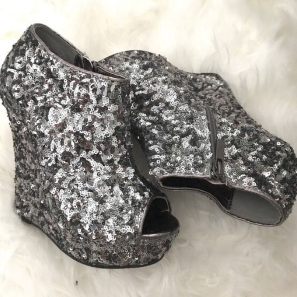 Bamboo sequins booties